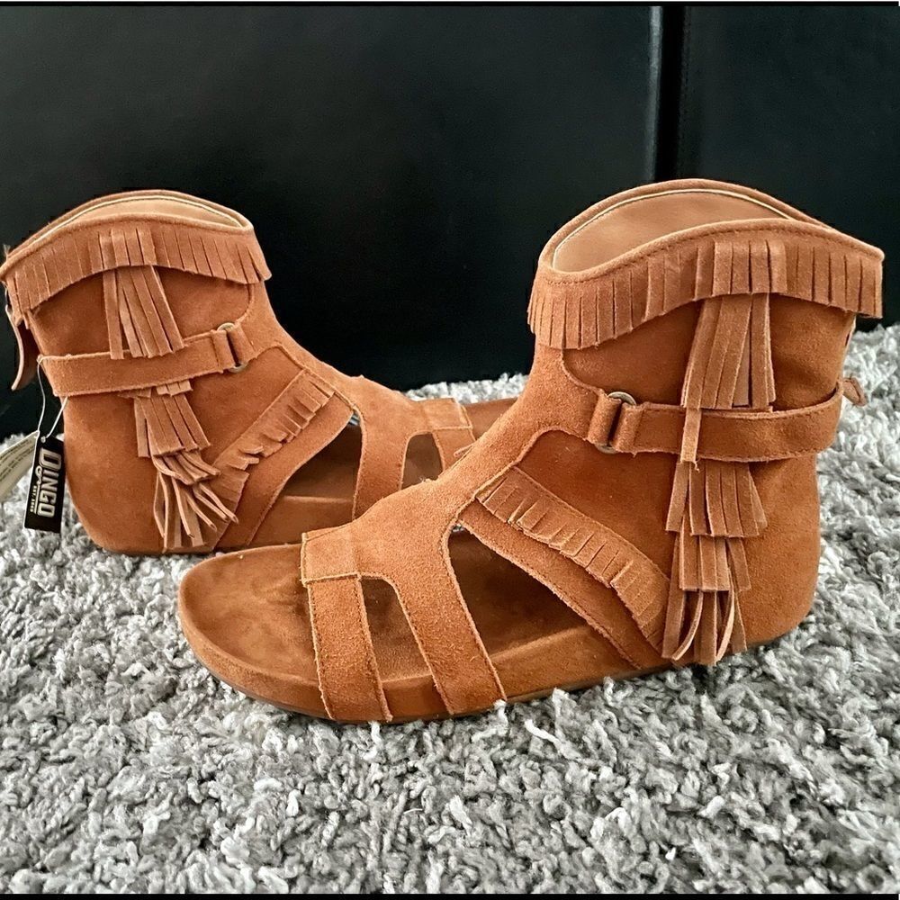 NIB Dingo Fringe Suede Sandals